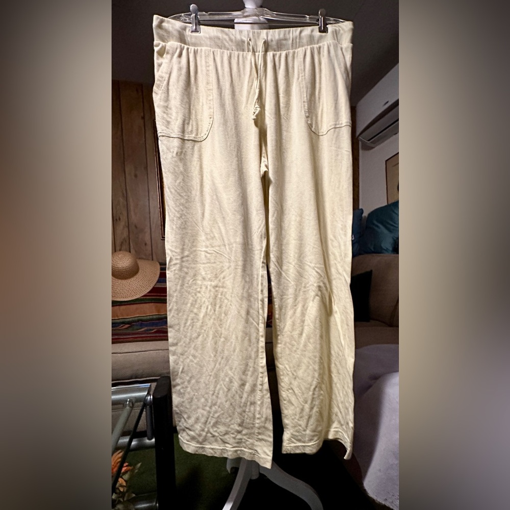 Soft yellow wide leg lounge Pants with pockets, Size XL